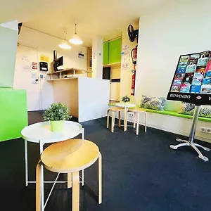 And Basic Universitat For Young Vendégház Barcelona
